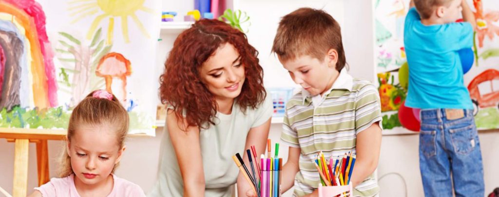 Éducatrice en crèche et accueil extrascolaire